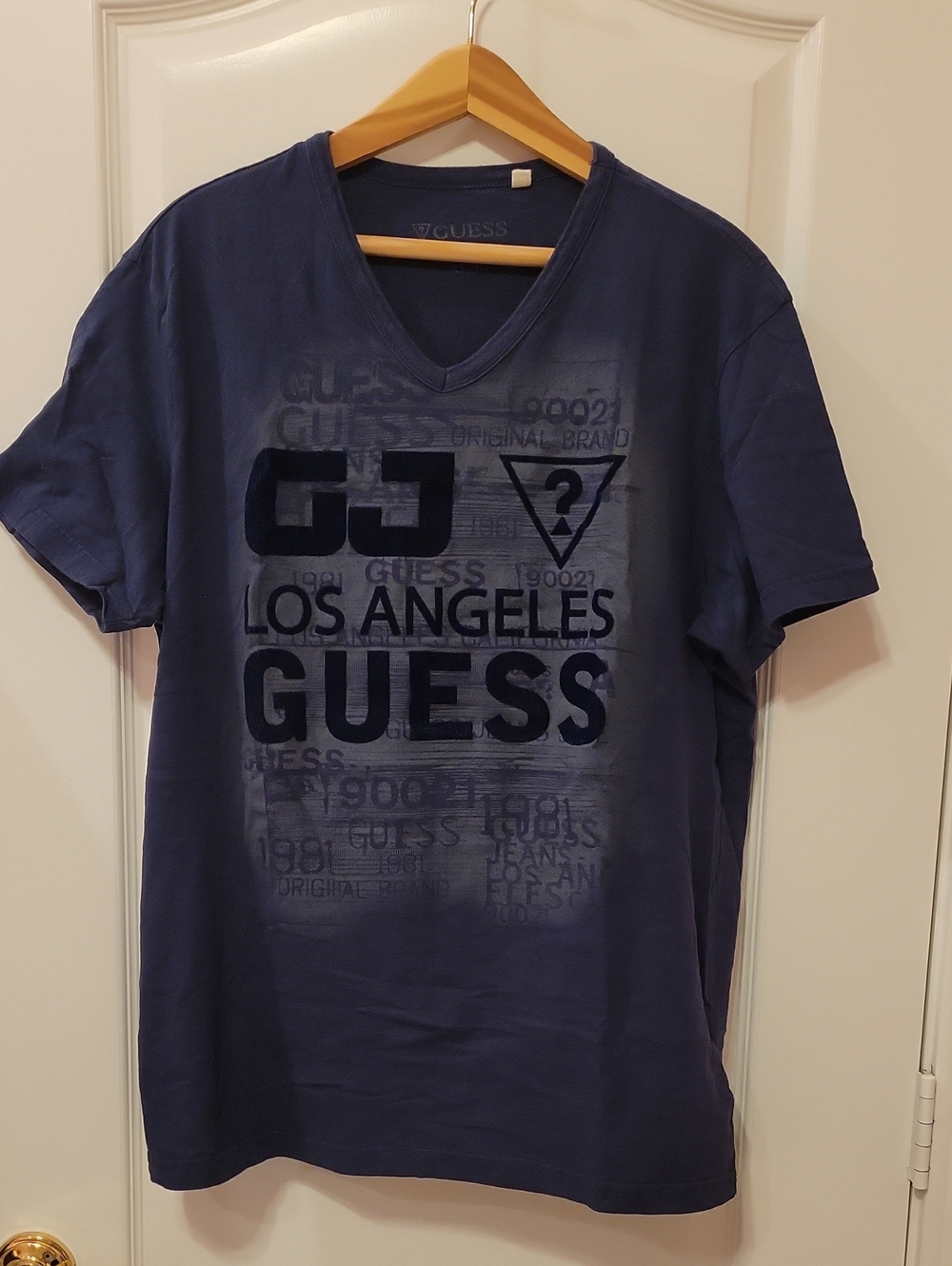 Guess Men's V-Neck Graphic Tee - Navy Blue
